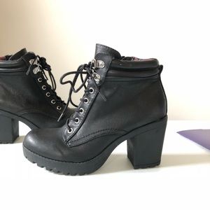 Platform combat boots